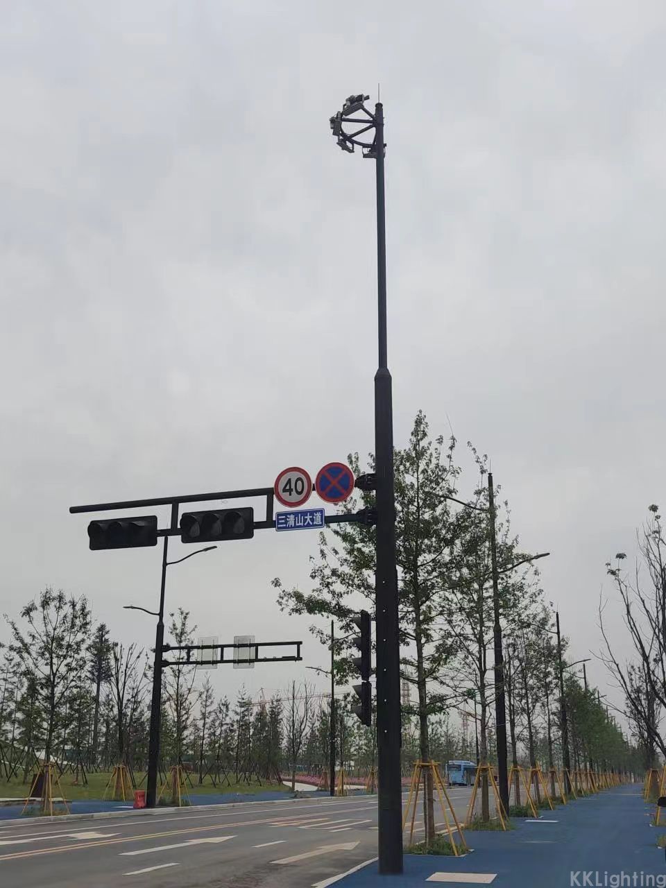 智慧综合杆优化城市管理